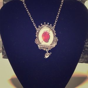 Silver “QUEEN OF HEARTS” Necklace ❤️